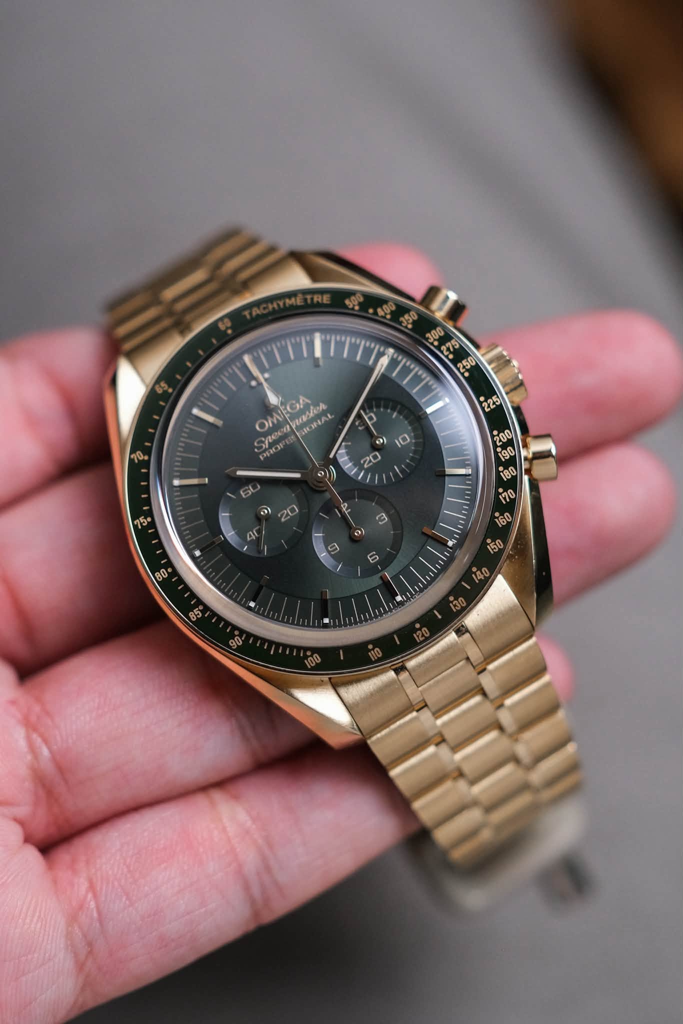 นาฬิกา Omega Speedmaster Moonwatch Professional 18K Moonshine™ Gold Green Dial 310.60.42.50.10