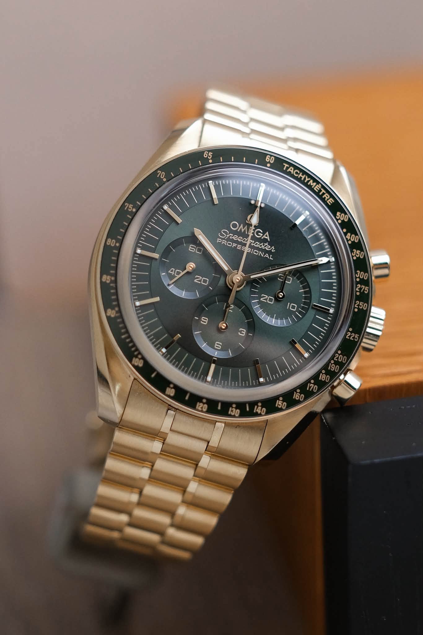 นาฬิกามือสอง Omega Speedmaster Moonwatch Professional 18K Moonshine™ Gold Green Dial 310.60.42.50.10