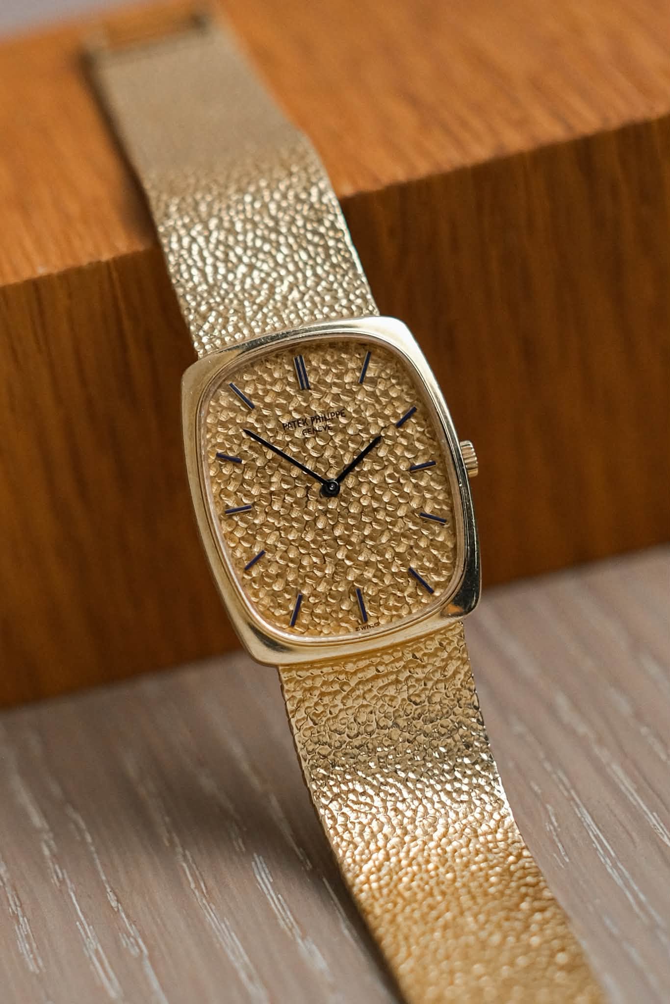 รับซื้อนาฬิกา Patek Philippe Golden Ellipse Vintage 18K Yellow Gold 3667