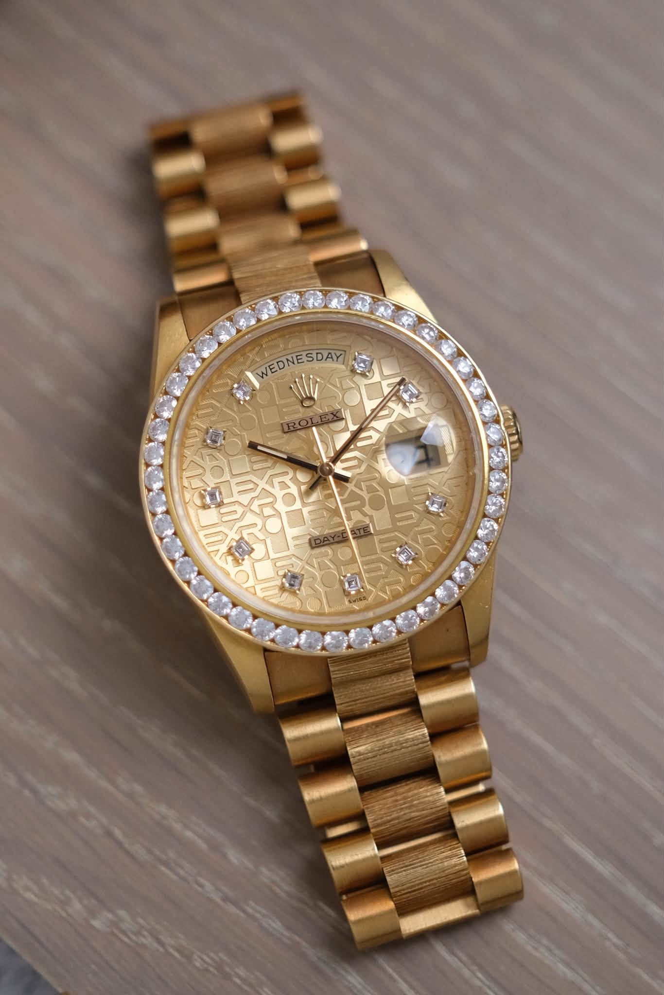 นาฬิกามือสอง Rolex Day-Date 36 18K Yellow Gold Diamond Bark Finish 18248