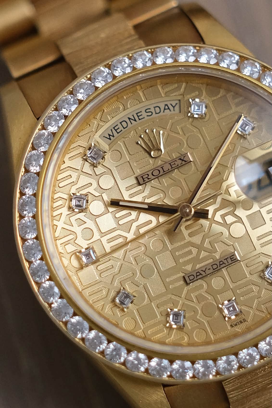 นาฬิกา Rolex Day-Date 36 18K Yellow Gold Diamond Bark Finish 18248