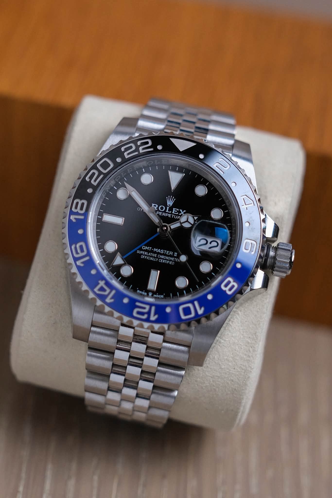 รับซื้อนาฬิกา Rolex GMT-Master II Batman Jubilee 126710BLNR-0002