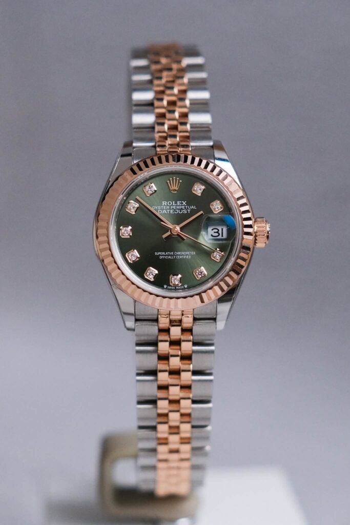 รับซื้อนาฬิกา Rolex Lady-Datejust 28 Everose Rolesor Olive Green Diamond Dial 279171