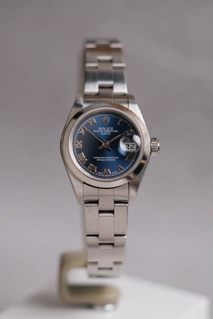 รับซื้อนาฬิกา Rolex Oyster Perpetual Date 26 Blue Dial 79160
