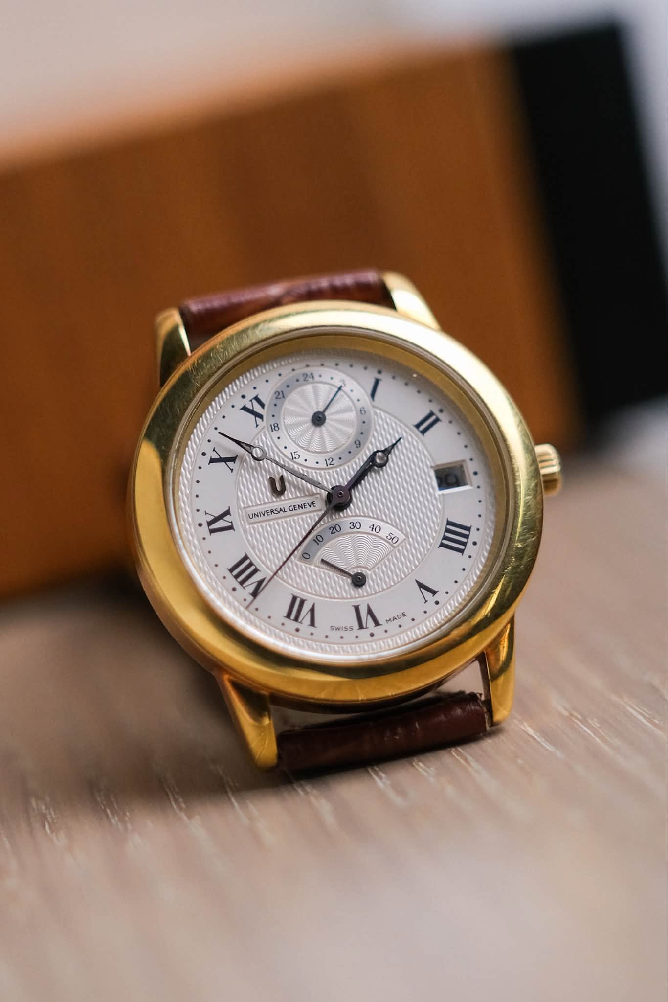 รับซื้อนาฬิกา Universal Genève Guilloché Power Reserve 18k Yellow Gold