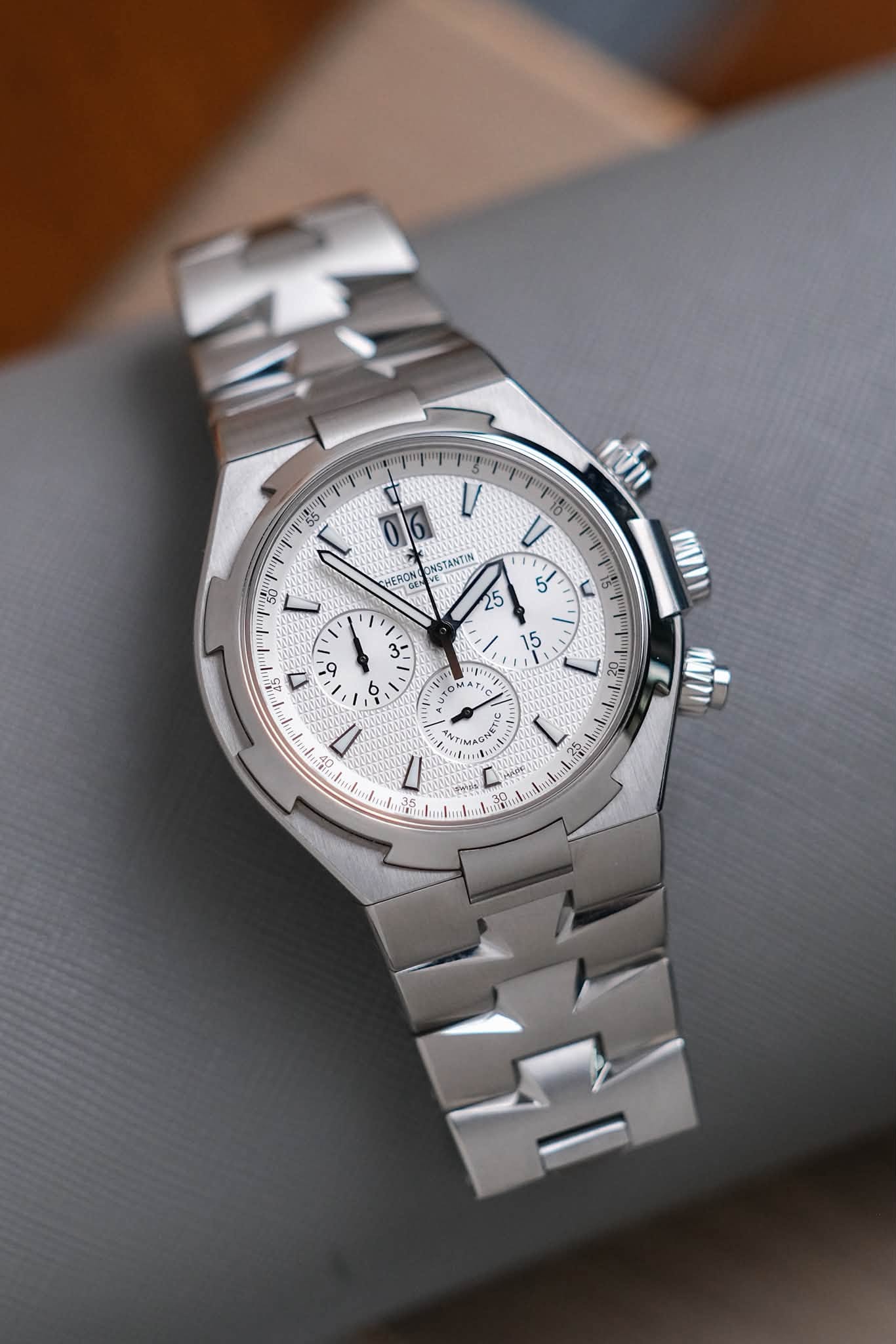 นาฬิกามือสอง Vacheron Constantin Overseas Chronograph 49150B01A-9097